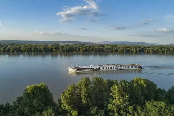 Mit prämierter Umwelttechnologie auf der Donau: die Excellence Empress. 